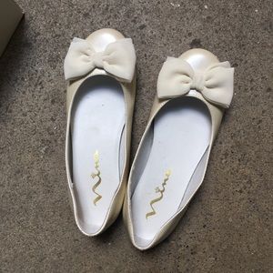Nina little girls white bow tie flats size 1.5